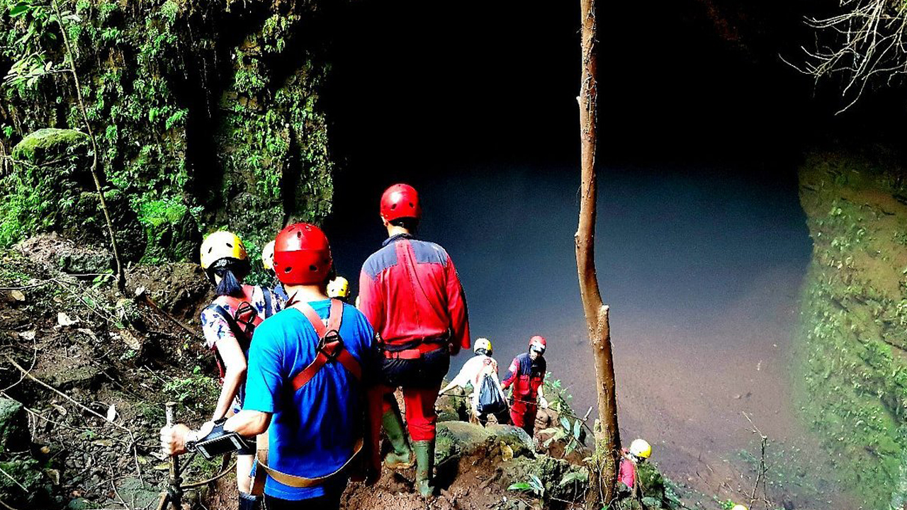 Yogyakarta Jomblang Cave Tour with Hotel Pick-Up